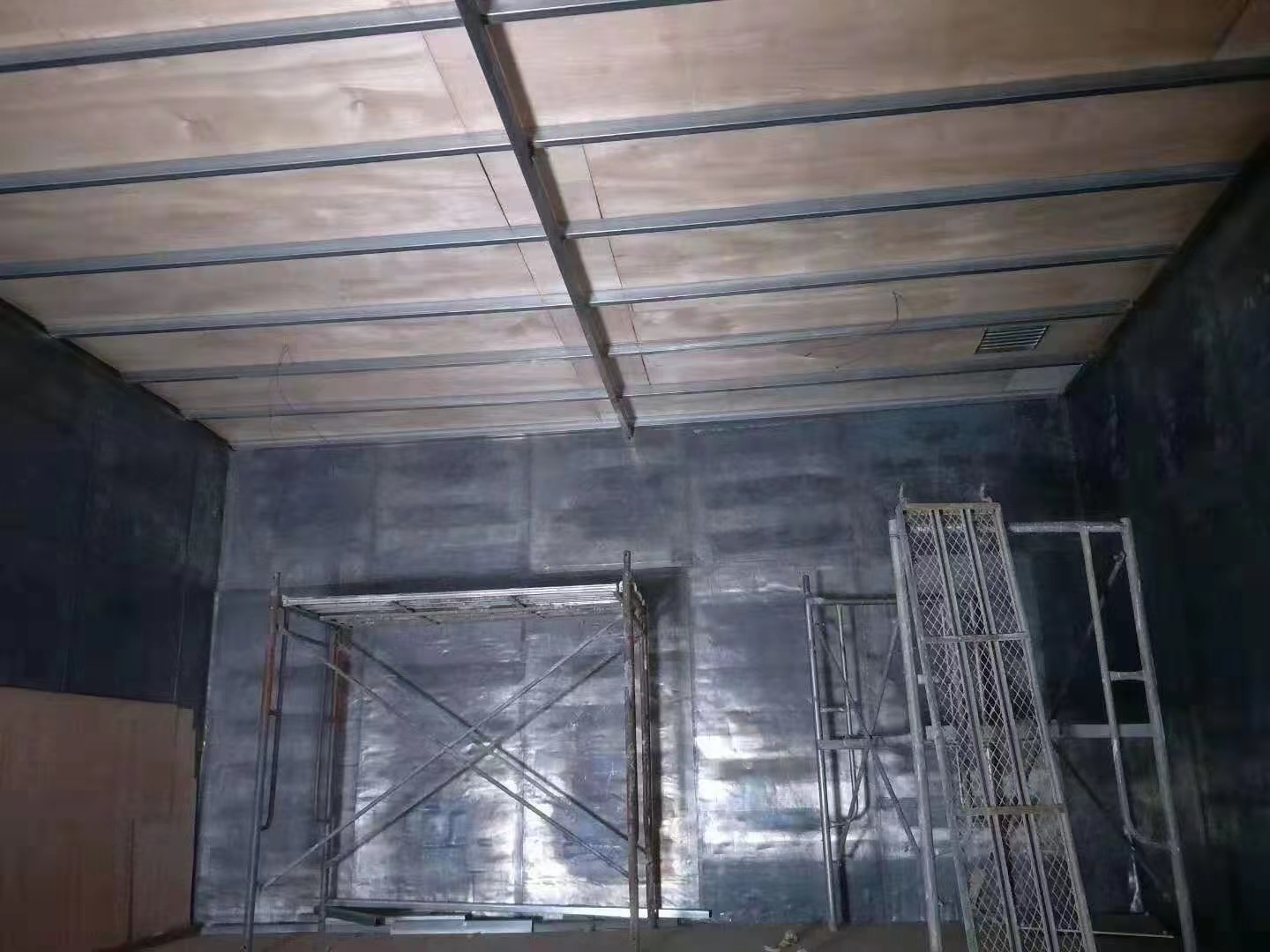 江苏省顶面及墙面钢骨架防辐射铅板施工方法